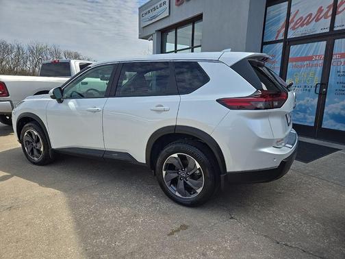 Everest White Pearl 2024 Nissan Rogue SV
