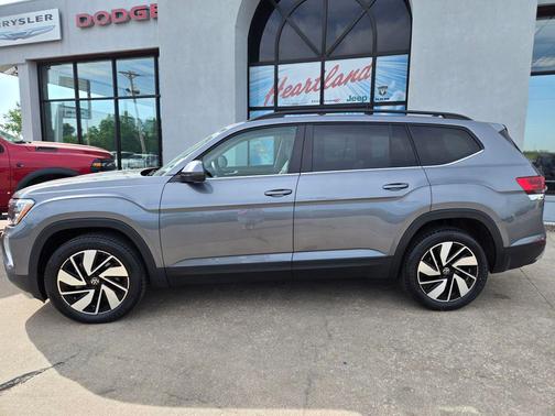 Silver Mist Metallic 2024 Volkswagen Atlas 2.0T SE w/Technology 4MOTION