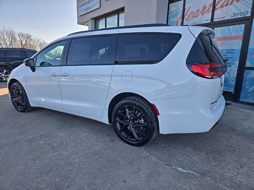 2026 Chrysler Pacifica L