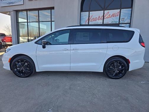 2026 Chrysler Pacifica L