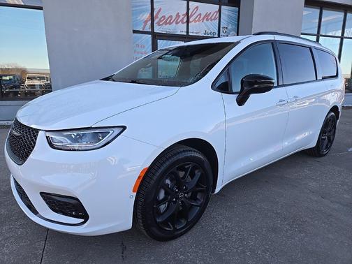 2026 Chrysler Pacifica L