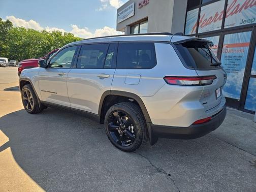 Silver Zynith Exterior Paint 2026 Jeep Grand Cherokee Limited