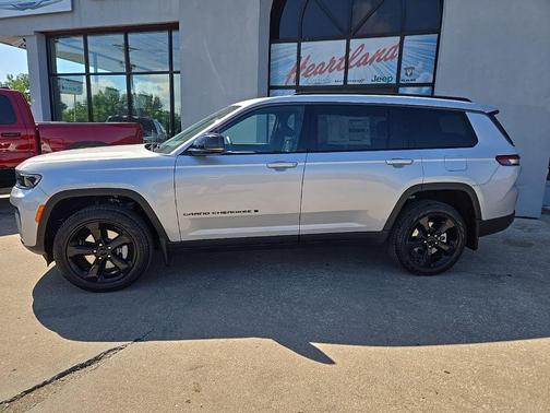 Silver Zynith Exterior Paint 2026 Jeep Grand Cherokee Limited