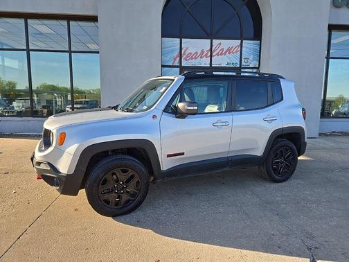 Glacier Metallic 2018 Jeep Renegade Trailhawk