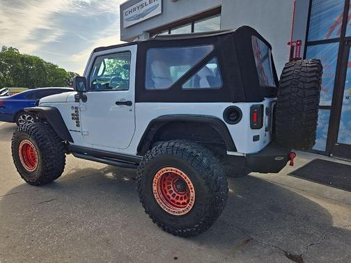 Bright White Clearcoat 2017 Jeep Wrangler Rubicon