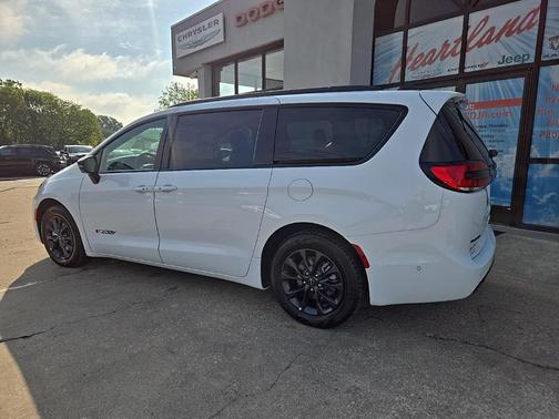 2025 Chrysler Pacifica L