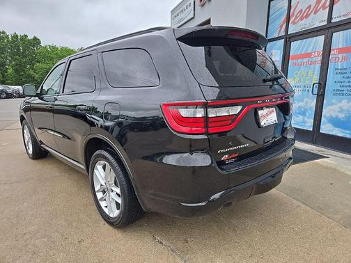 DB Black Crystal Clearcoat 2024 Dodge Durango GT Plus