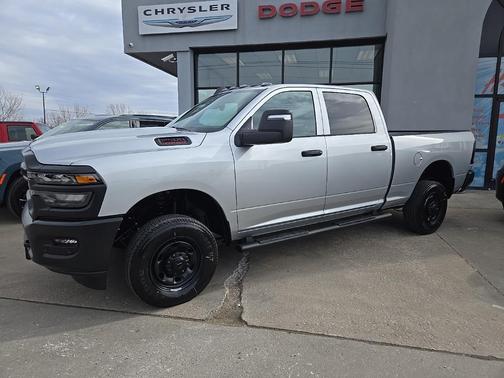2026 RAM 2500 Tradesman Crew Cab 4x4 6'4' Box