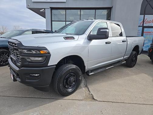 2026 RAM 2500 Tradesman Crew Cab 4x4 6'4' Box
