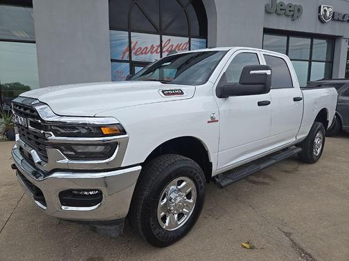 2025 RAM 2500 Tradesman Crew Cab 4x4 6'4' Box