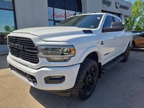 Bright White Clearcoat 2022 RAM 2500 Laramie Crew Cab 4x4 6'4' Box