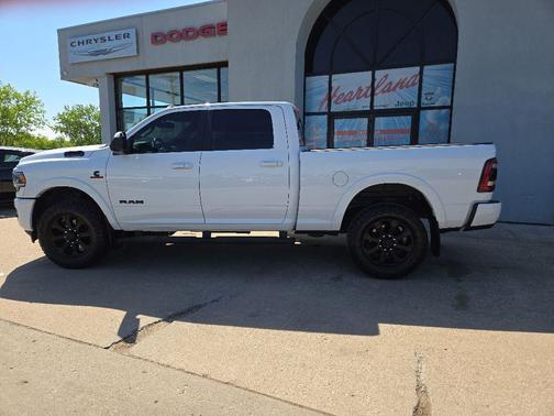 Bright White Clearcoat 2022 RAM 2500 Laramie Crew Cab 4x4 6'4' Box