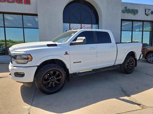 Bright White Clearcoat 2022 RAM 2500 Laramie Crew Cab 4x4 6'4' Box