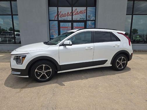 Snow White Pearl 2024 Kia Niro EX