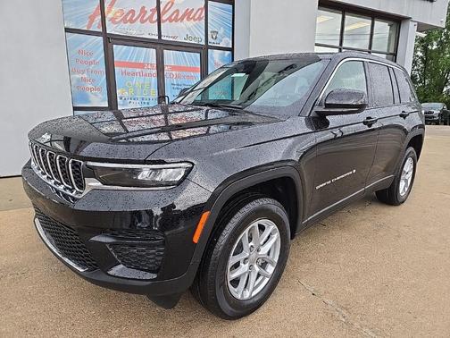 Diamond Black Crystal Pearl-Coat Exterior Paint 2026 Jeep Grand Cherokee Altitude