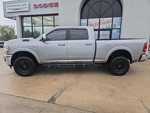 2022 RAM 2500 Laramie Crew Cab 4x4 6'4' Box