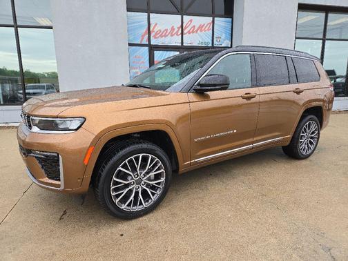 Copper Shino Metallic Clear-Coat Exterior Paint 2026 Jeep Grand Cherokee Summit