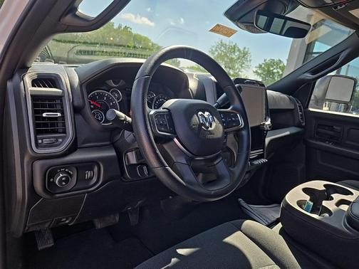 2025 RAM 2500 Tradesman Crew Cab 4x4 6'4' Box