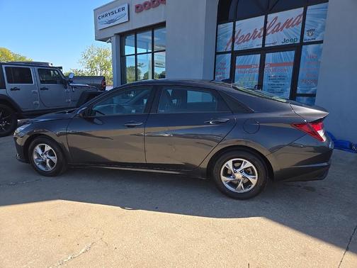 2021 Hyundai ELANTRA SE