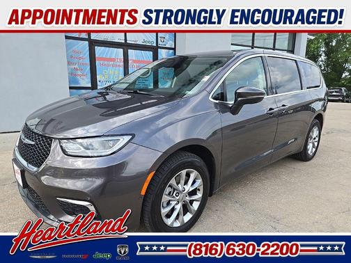 Granite Crystal Metallic Clearcoat 2023 Chrysler Pacifica Touring L