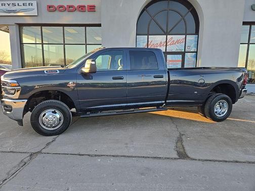 2026 RAM 3500 Tradesman Crew Cab 4x4 8' Box