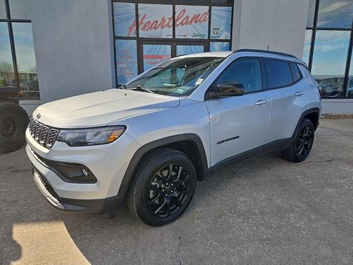 Silver Zynith Metallic Clearcoat 2025 Jeep Compass Latitude