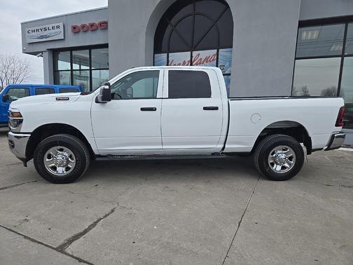 2026 RAM 2500 Tradesman Crew Cab 4x4 6'4' Box