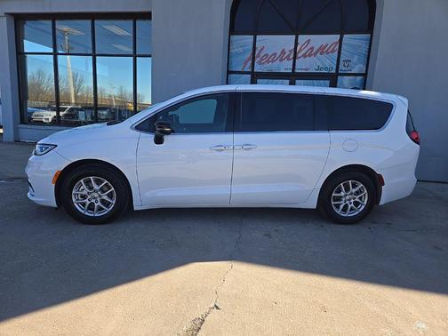 2025 Chrysler Pacifica L