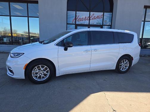 2025 Chrysler Pacifica L