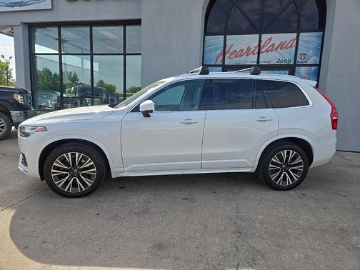2021 Volvo XC90 T6 Momentum