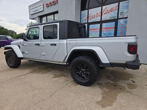 Silver Zynith Clearcoat 2023 Jeep Gladiator Sport S