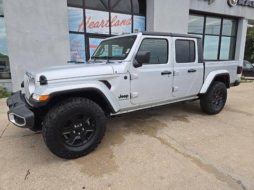 Silver Zynith Clearcoat 2023 Jeep Gladiator Sport S