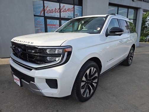Star White Metallic Tri-Coat 2025 Ford Expedition Platinum
