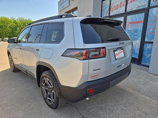 Silver Zynith Clear-Coat Exterior Paint 2026 Jeep Cherokee Limited