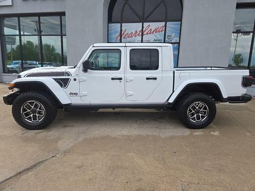 Bright White Clear-Coat Exterior Paint 2026 Jeep Gladiator Shadow Ops