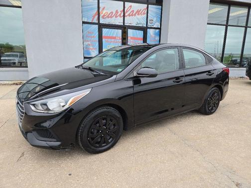 Absolute Black 2022 Hyundai Accent SE