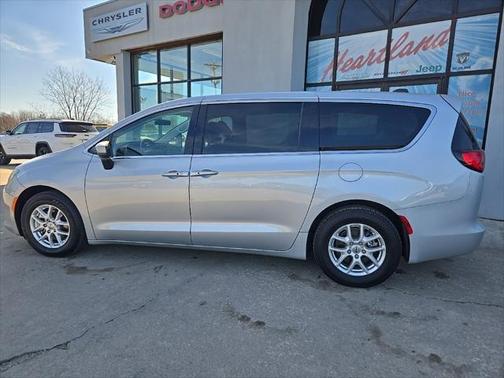 2022 Chrysler Voyager LX