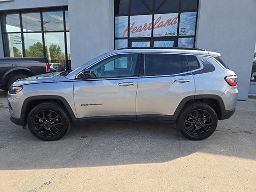 2022 Jeep Compass Latitude Lux