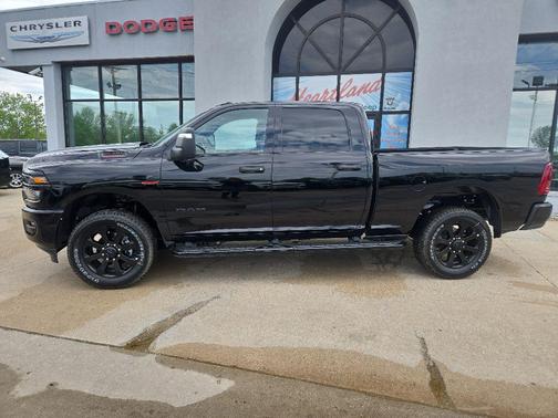 Diamond Black Crystal Pearl-Coat Exterior Paint 2026 RAM 2500 Big Horn Crew Cab 4x4 6'4' Box