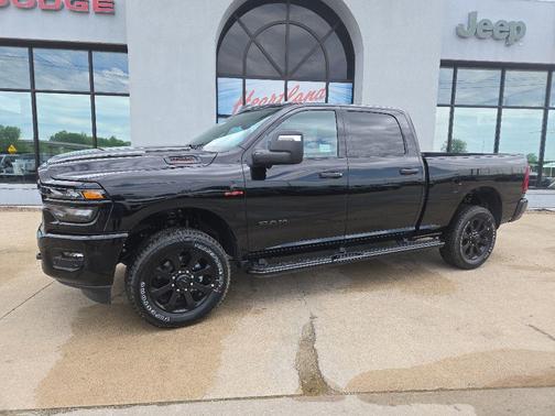 Diamond Black Crystal Pearl-Coat Exterior Paint 2026 RAM 2500 Big Horn Crew Cab 4x4 6'4' Box