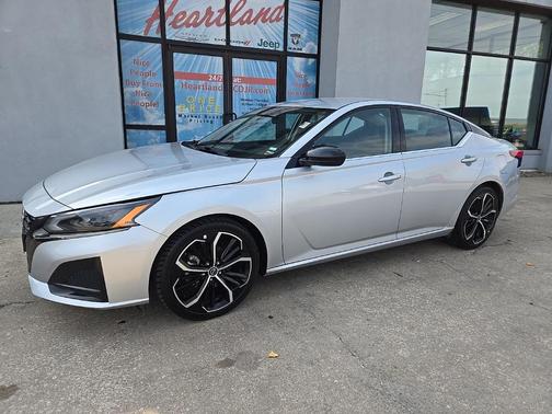 2023 Nissan Altima SR FWD