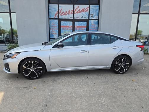 2023 Nissan Altima SR FWD