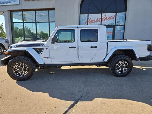 Bright White Clear-Coat Exterior Paint 2026 Jeep Gladiator Shadow Ops