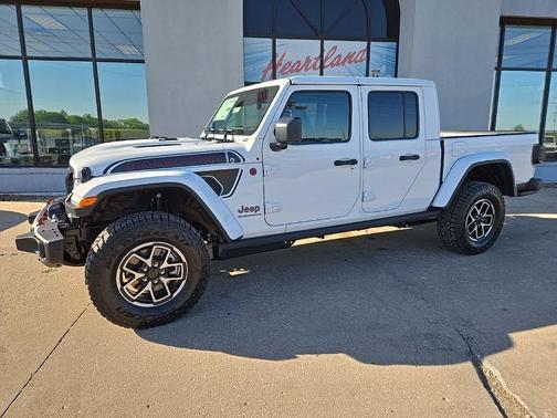 Bright White Clear-Coat Exterior Paint 2026 Jeep Gladiator Shadow Ops
