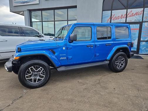 2024 Jeep Wrangler 4-Door Sahara 4x4
