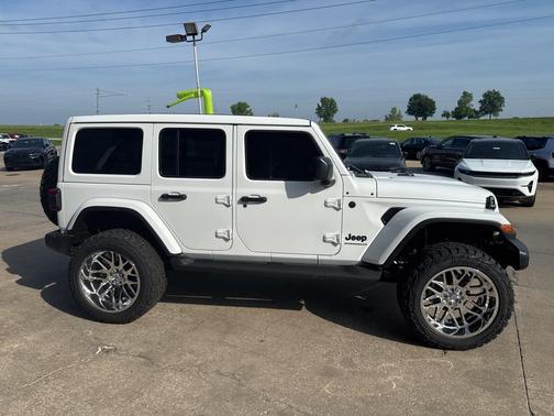 2025 Jeep Wrangler 4-Door Sahara 4x4