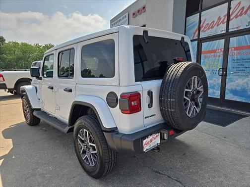 2025 Jeep Wrangler 4-Door Sahara 4x4