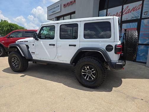 Bright White Clear-Coat Exterior Paint 2026 Jeep Wrangler Rubicon