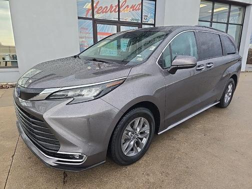 2024 Toyota Sienna XLE