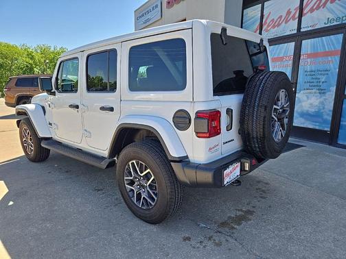 Bright White Clear-Coat Exterior Paint 2026 Jeep Wrangler 4-Door Sahara 4x4